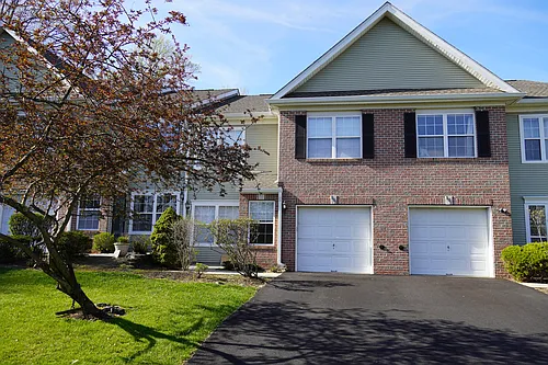 102 Wellington Park Dr Photo 1