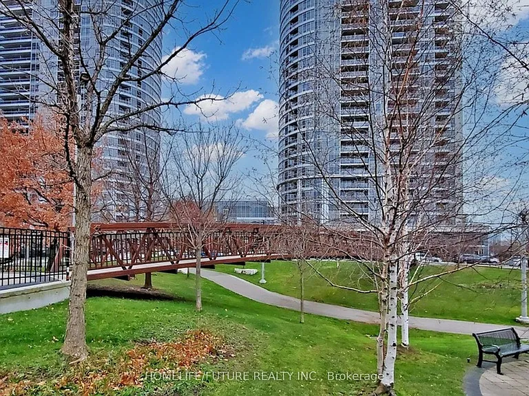 181 Village Green Sq #821 — Photo 12