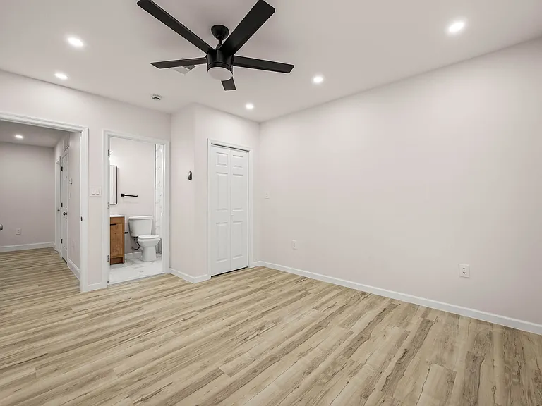 437-39 W Girard Ave #4 — Photo 12