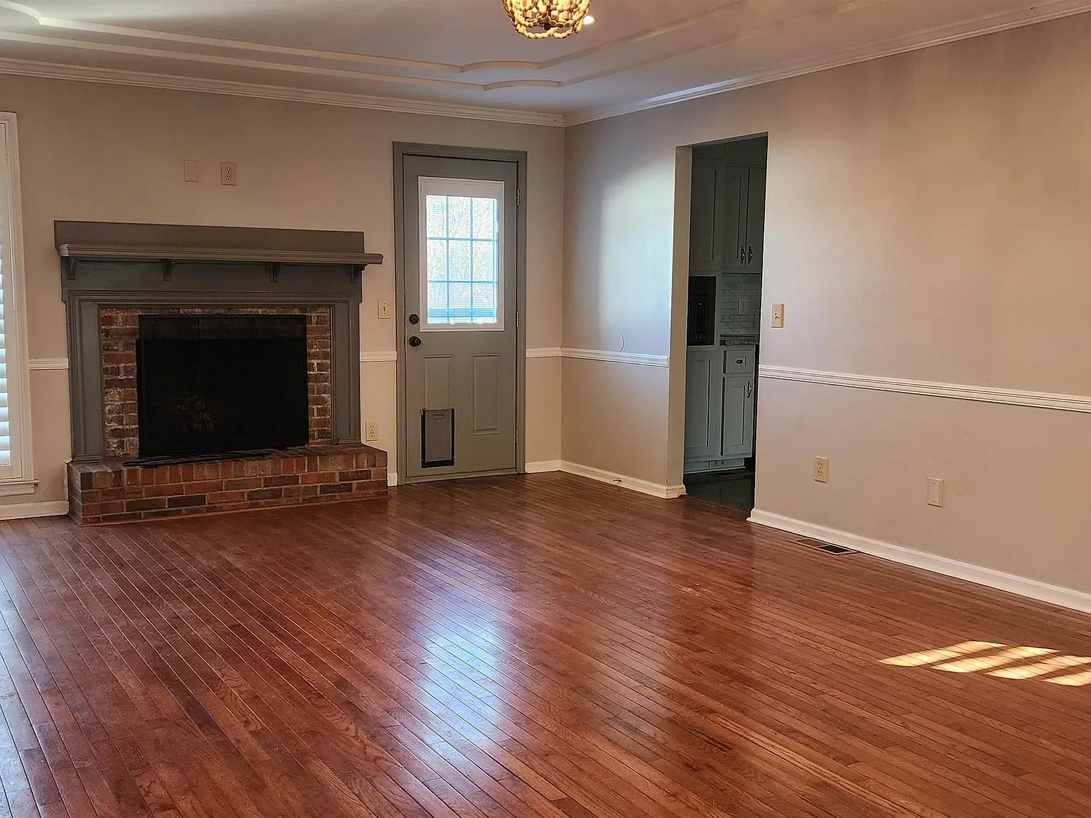 3 bed, 2.0 bath, 2056 sqft, $2,100 — Photo 3