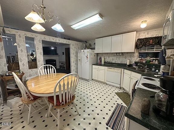 3rd image of 106 Crowsnest Rd