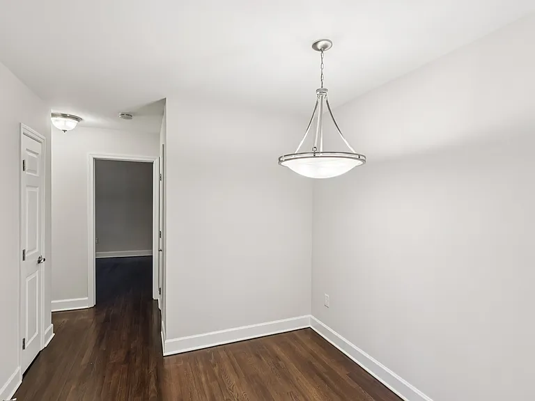 Queens Gardens Apartments — Photo 5