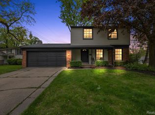 1000 Canterbury St, Northville, MI 48167