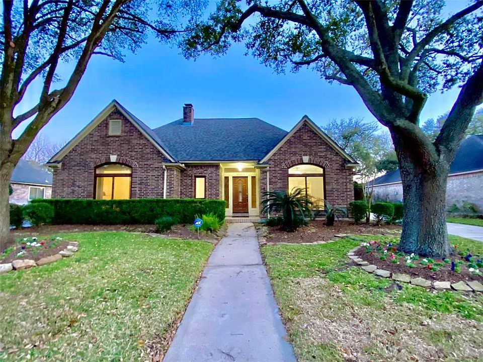 1st image of 15019 Vistamont Dr