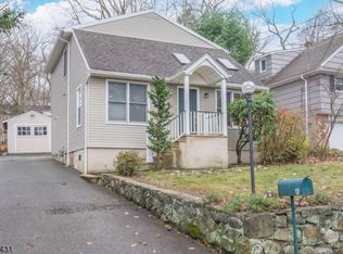 17 Pequot Rd, Ringwood, NJ 07456