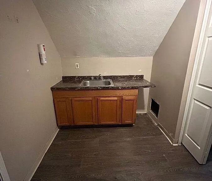 2231 W 104th St #3 — Photo 7
