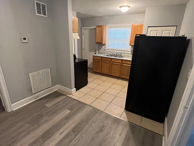 446 Plymouth Ave — Photo 4