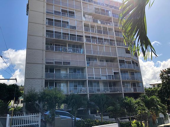 Another view of the makai or ocean side.