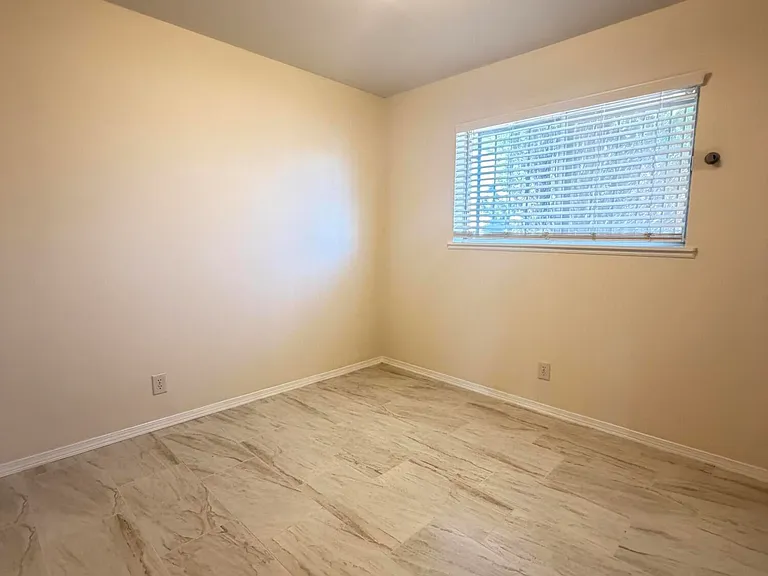 5726 Waycross Ave — Photo 14