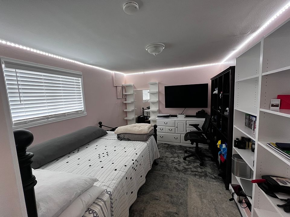2nd image of 26386 Underwood Ave