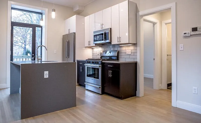 3 bed, 1007 sqft, $4,900 — Photo 2