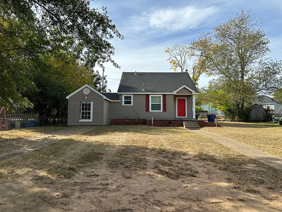 4024 Macarthur Dr