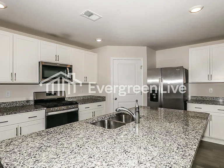 1181 Ridgeford Dr — Photo 3