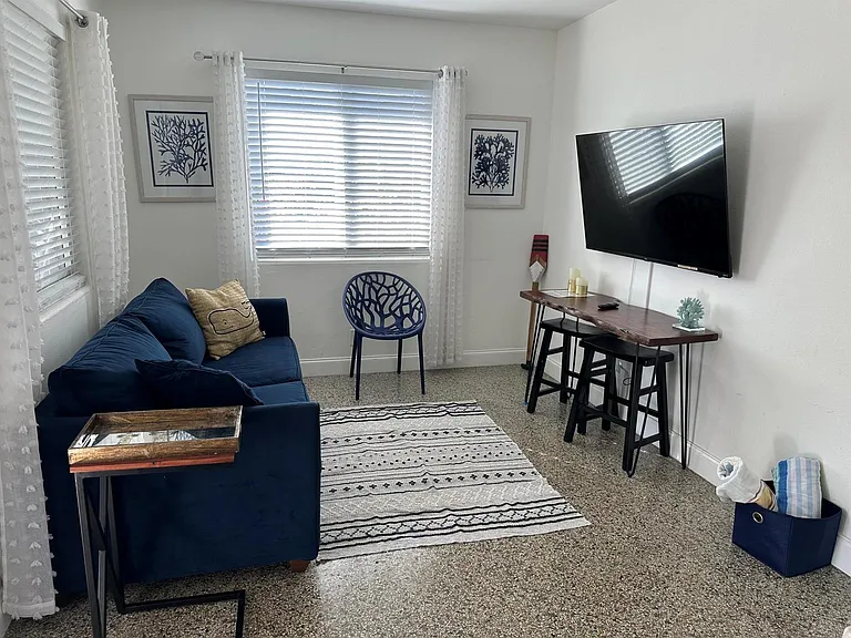 1258 Beach Rd #5 — Photo 2