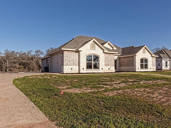 3rd image of 109 Sydney Ln