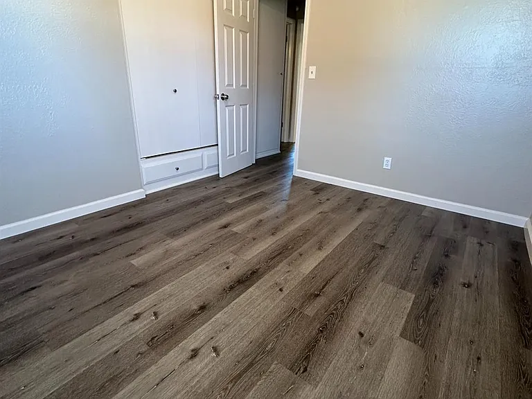 8529 S Chestnut Ave — Photo 21