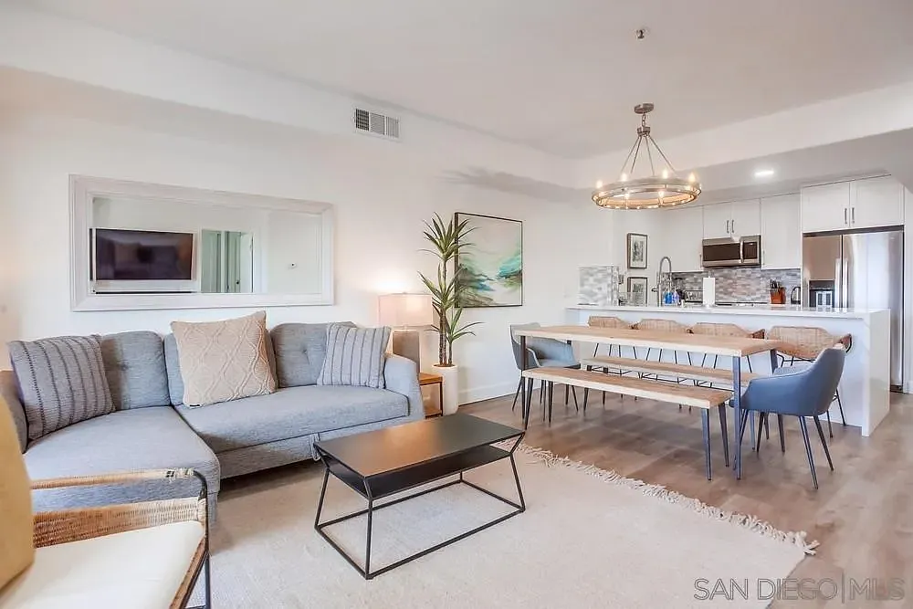 2 bed, 2.0 bath, 1140 sqft, $9,000 — Photo 4