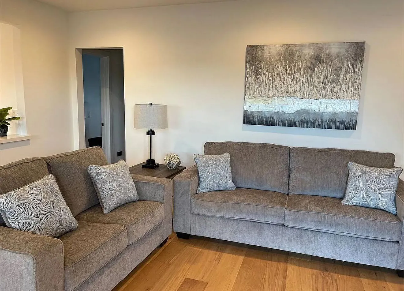 3 bed, 1148 sqft, $6,950 — Photo 1