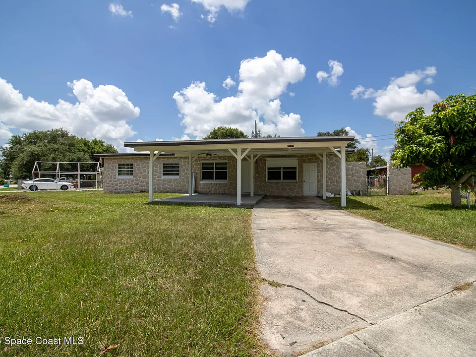 1890 Cedarwood Dr