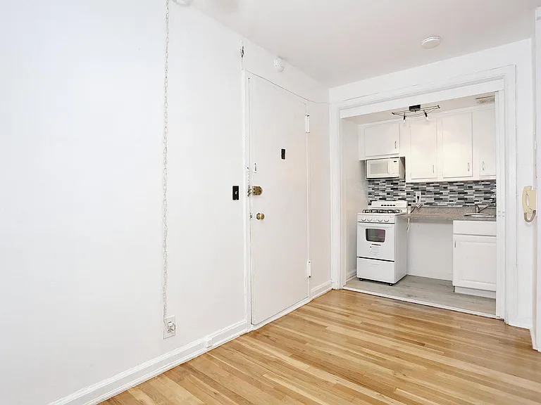 3021 Edwin Ave #5H — Photo 5