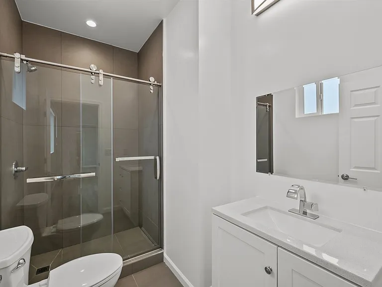 15836 Eccles St — Photo 30