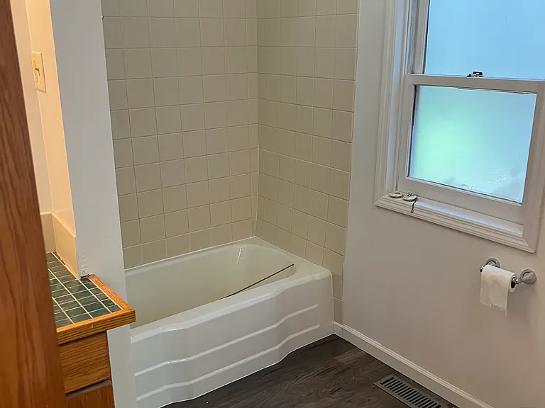 1021 W Seneca St — Photo 10
