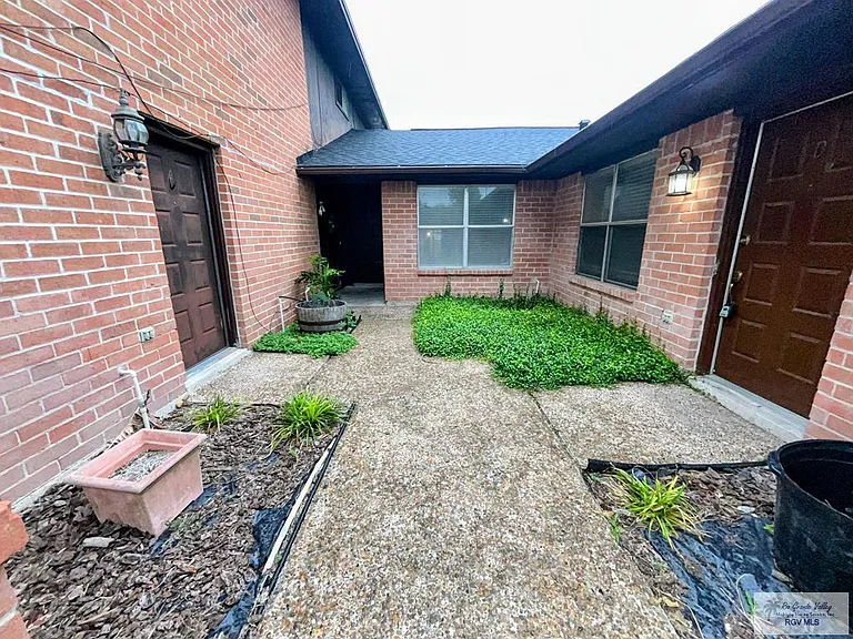 2906 Treasure Hills Blvd #C — Photo 2
