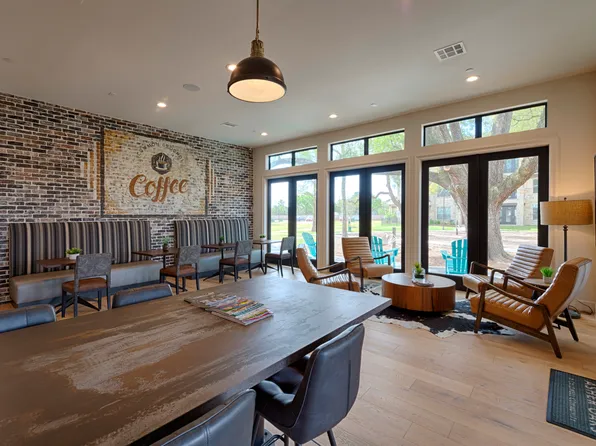 Savannah Oaks in Spring