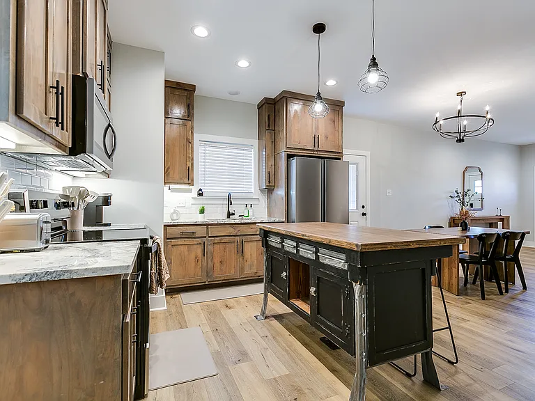 1045 Holiday Dr — Photo 13
