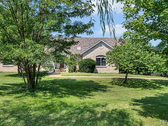 3rd image of 5541 Blackberry Ln