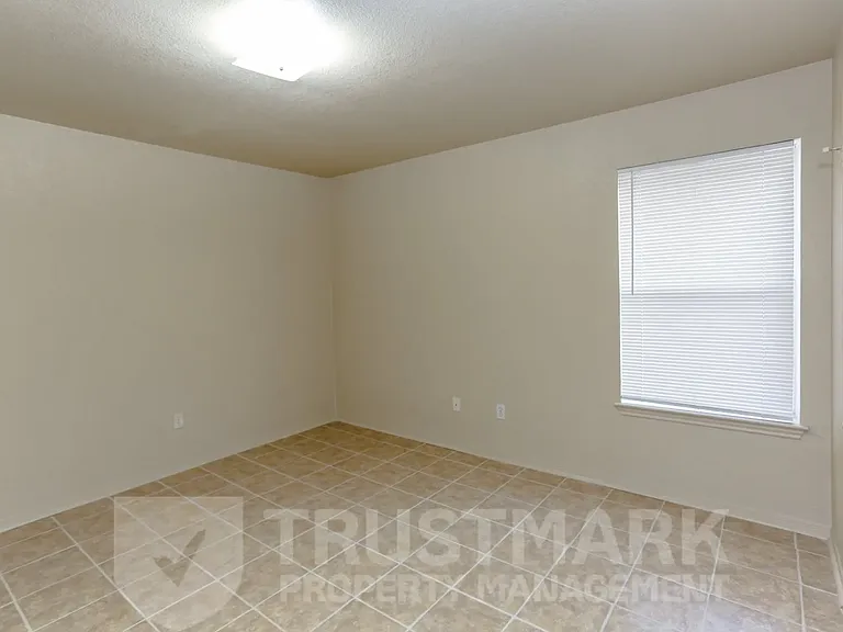 932 Maplewood St #B — Photo 16