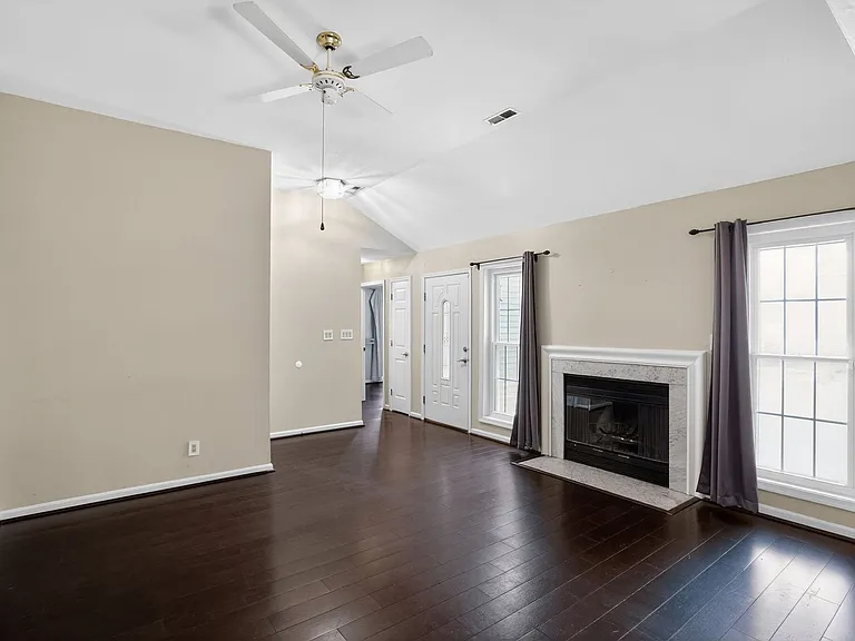 47950 Mayflower Dr — Photo 2