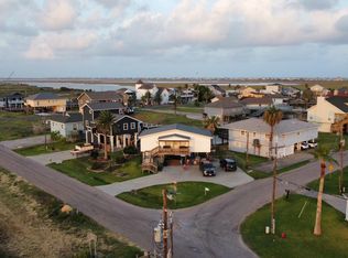 102 Dolphin Ln, Freeport, TX 77541