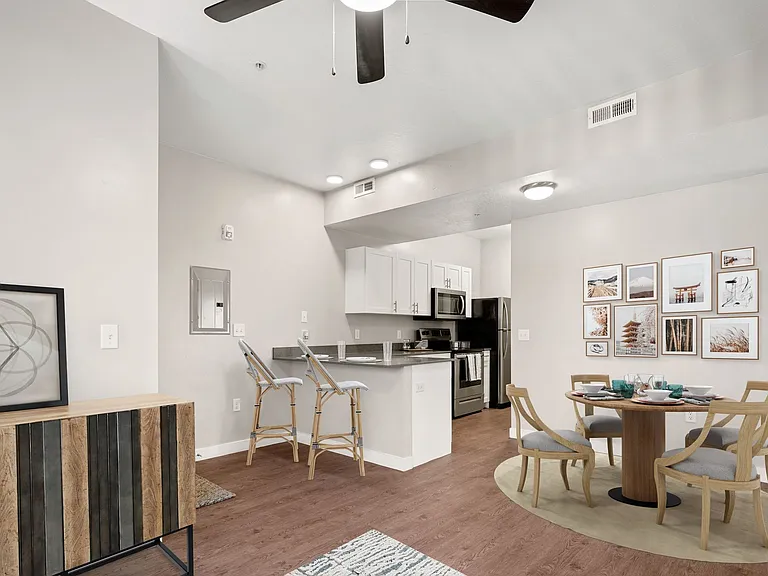 Apartments at Decker Lake Your Everyday Retreat — Photo 10