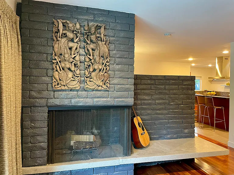 Gas, wood-burning fireplace