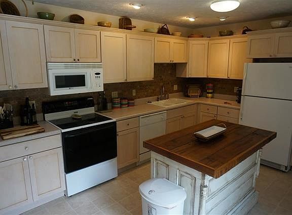 5th image of 1001 N College St