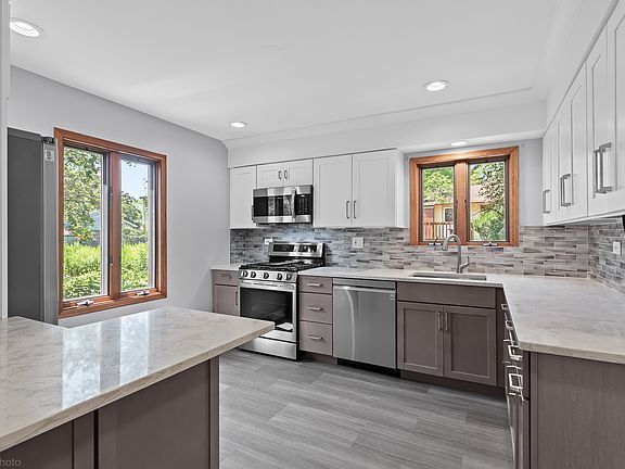 4th image of 136 N Dean Dr