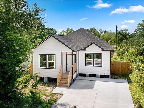 2nd image of 3220 Josephine St