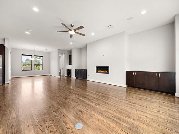 4th image of 307 Knox St