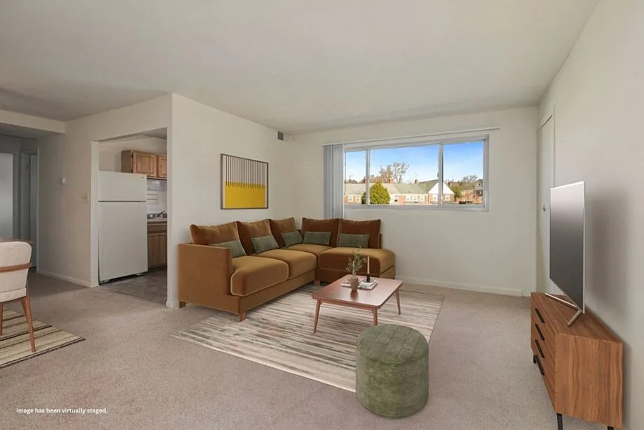 Barclay Square Apartments — Photo 3