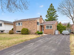 656 Carnaby St, Kingston, ON K7M 5M7