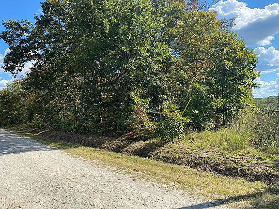 2nd image of 3269 Catherine Dr