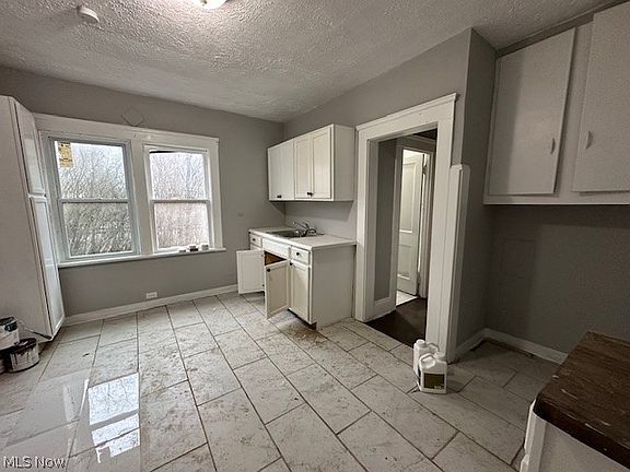 5th image of 13602 Othello Ave