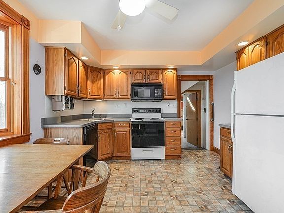 3rd image of 106 Gordon Ave