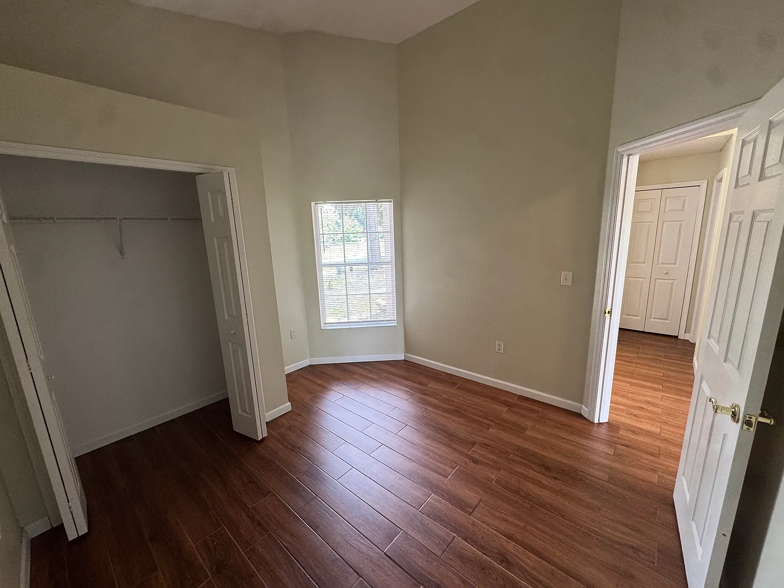 760 N Lake Ave — Photo 4