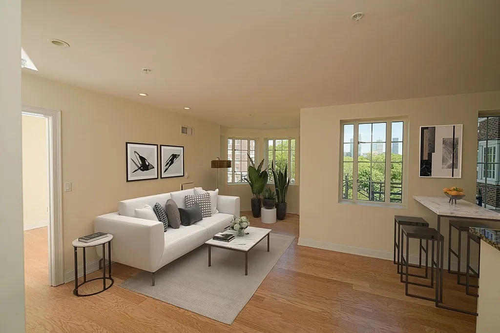 2 bed, 2.0 bath, 945 sqft, $5,000 — Photo 2