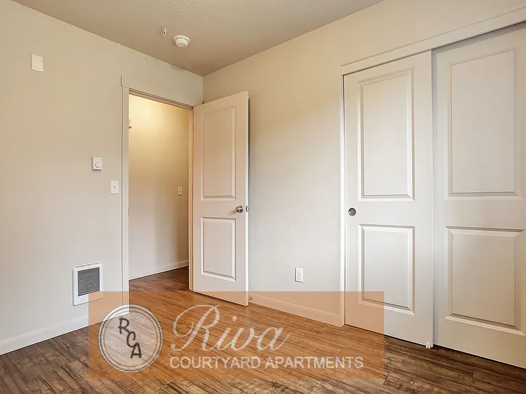 Riva Courtyard Apartments — Photo 7