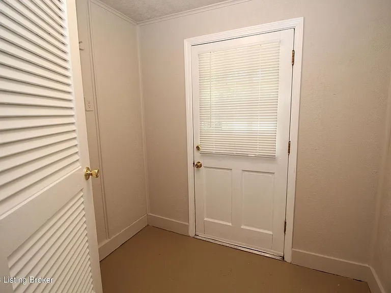 2421 Lindbergh Dr — Photo 15