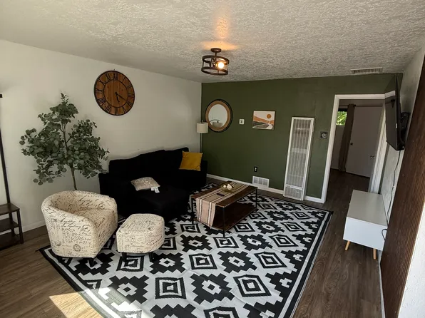 312 Charleston St NE #3, Albuquerque, NM 87108