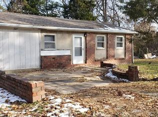 827 11th St, Charleston, IL 61920